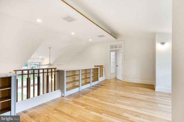 605 HILLTOP TER, Alexandria, VA 22301