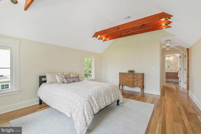 605 HILLTOP TER, Alexandria, VA 22301