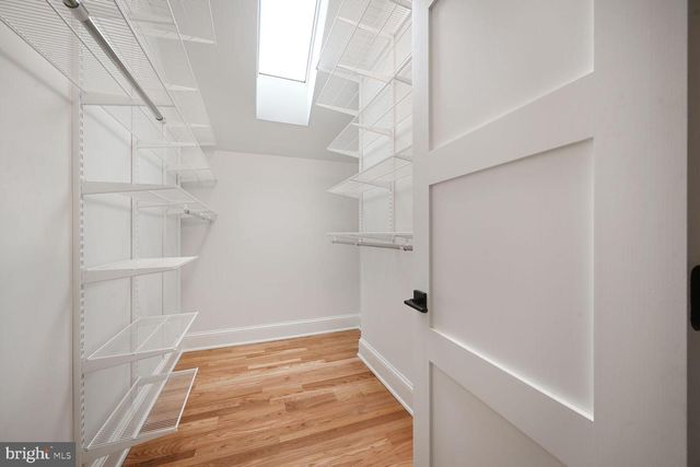 605 HILLTOP TER, Alexandria, VA 22301