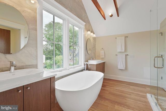 605 HILLTOP TER, Alexandria, VA 22301