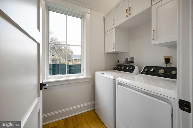 605 HILLTOP TER, Alexandria, VA 22301