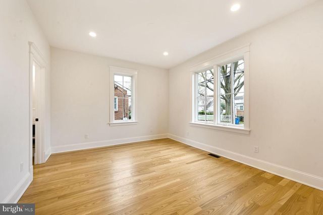 605 HILLTOP TER, Alexandria, VA 22301