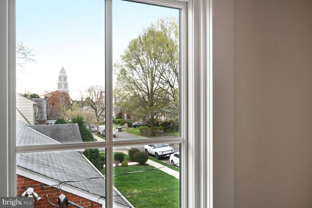 605 HILLTOP TER, Alexandria, VA 22301