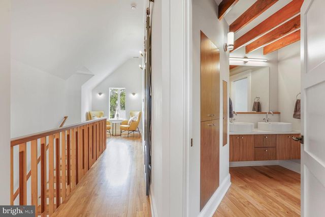 605 HILLTOP TER, Alexandria, VA 22301