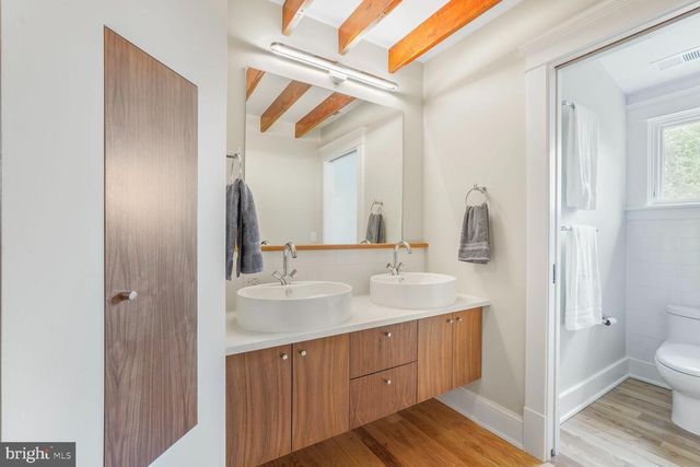 605 HILLTOP TER, Alexandria, VA 22301