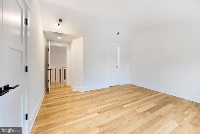 605 HILLTOP TER, Alexandria, VA 22301