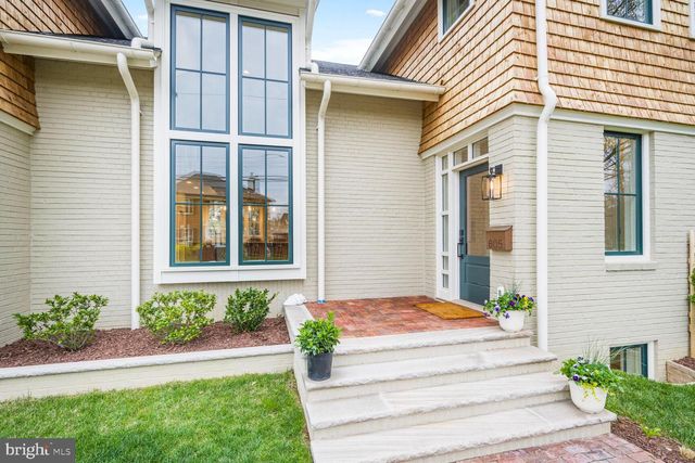 605 HILLTOP TER, Alexandria, VA 22301