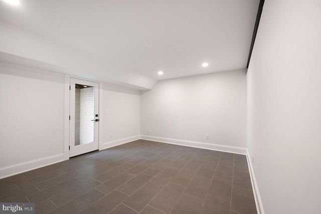 605 HILLTOP TER, Alexandria, VA 22301