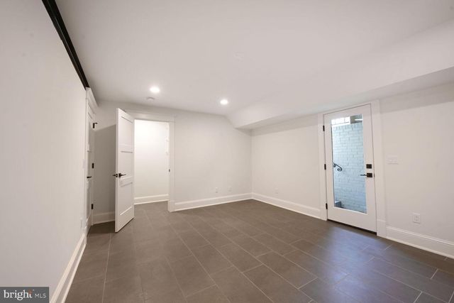 605 HILLTOP TER, Alexandria, VA 22301