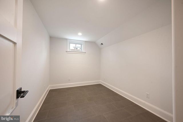 605 HILLTOP TER, Alexandria, VA 22301