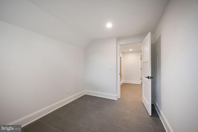 605 HILLTOP TER, Alexandria, VA 22301