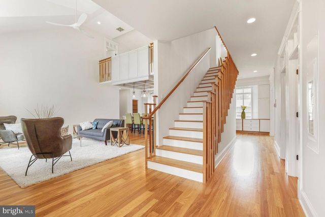 605 HILLTOP TER, Alexandria, VA 22301