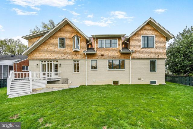 605 HILLTOP TER, Alexandria, VA 22301