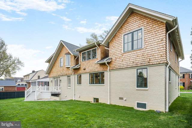 605 HILLTOP TER, Alexandria, VA 22301