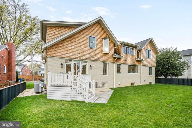 605 HILLTOP TER, Alexandria, VA 22301