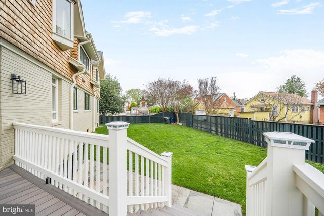 605 HILLTOP TER, Alexandria, VA 22301