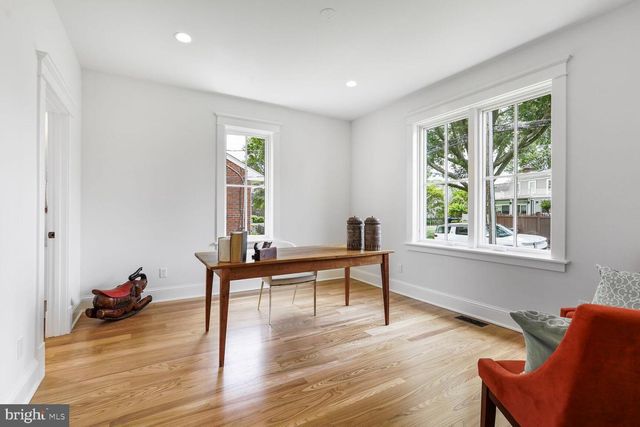 605 HILLTOP TER, Alexandria, VA 22301