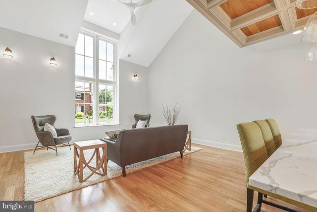 605 HILLTOP TER, Alexandria, VA 22301