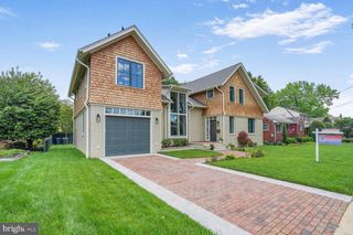 605 HILLTOP TER, Alexandria, VA 22301