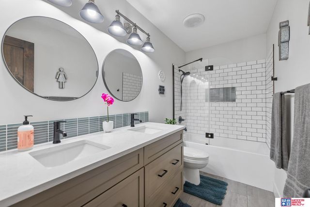 5020 Fir Hollow Lane, Lincoln, NE 68516