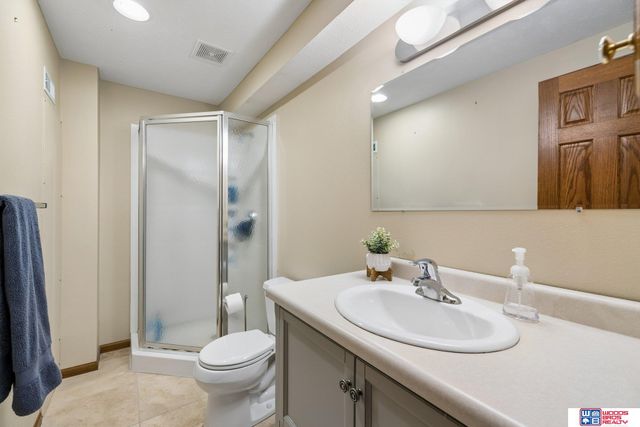 5020 Fir Hollow Lane, Lincoln, NE 68516