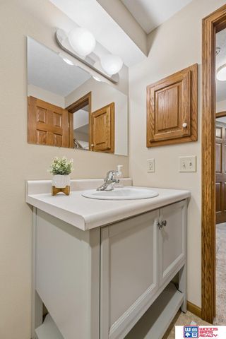 5020 Fir Hollow Lane, Lincoln, NE 68516