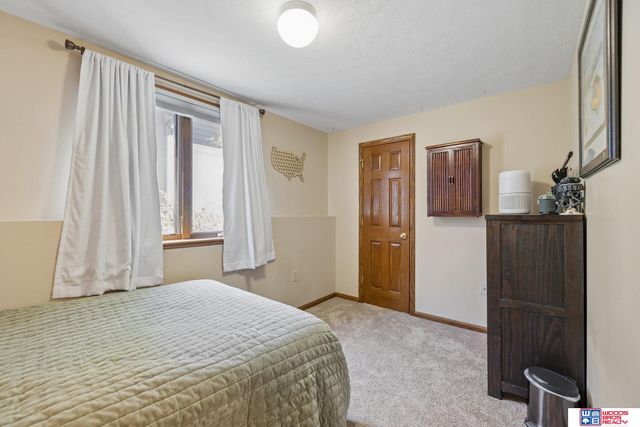 5020 Fir Hollow Lane, Lincoln, NE 68516