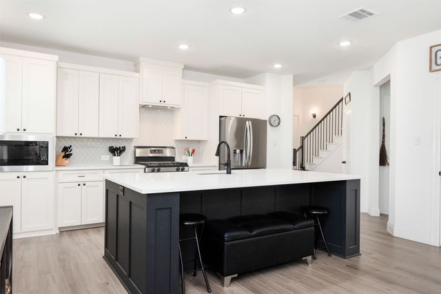 9036 Lakeside Drive, Fort Worth, TX 76179