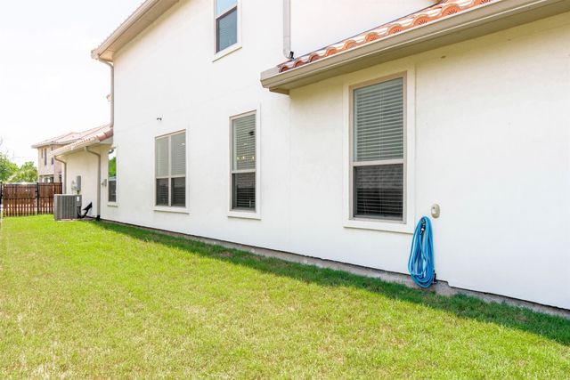 9036 Lakeside Drive, Fort Worth, TX 76179