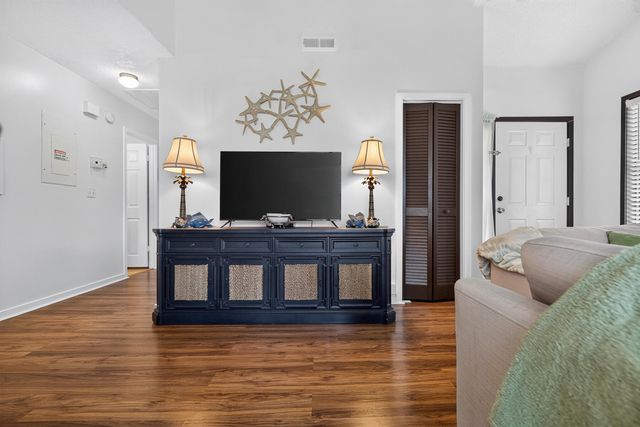 7921 Cricket Court E, North Charleston, SC 29418