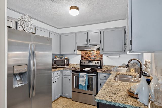 7921 Cricket Court E, North Charleston, SC 29418
