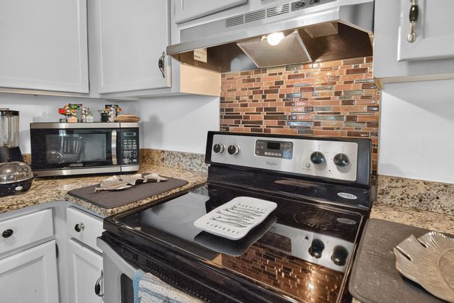 7921 Cricket Court E, North Charleston, SC 29418