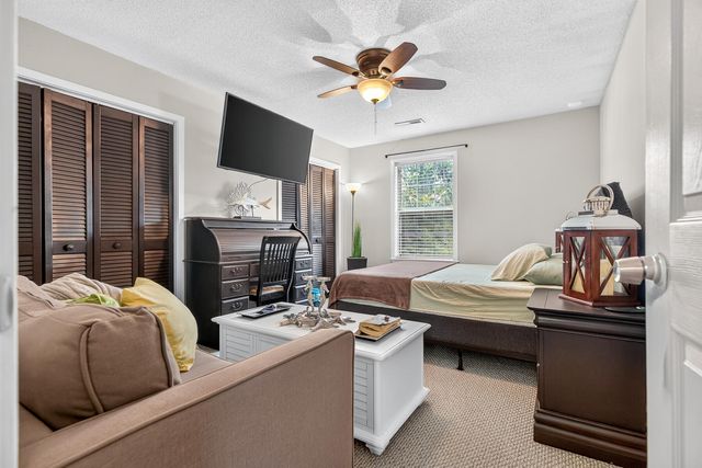 7921 Cricket Court E, North Charleston, SC 29418