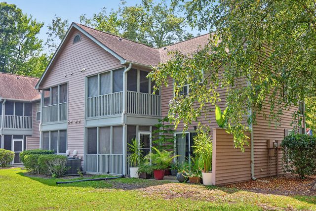 7921 Cricket Court E, North Charleston, SC 29418