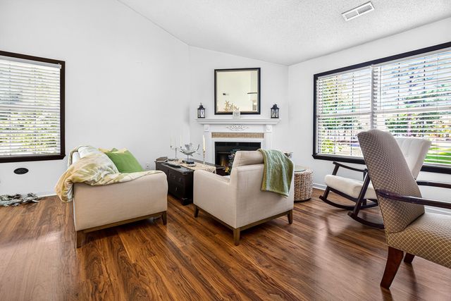 7921 Cricket Court E, North Charleston, SC 29418