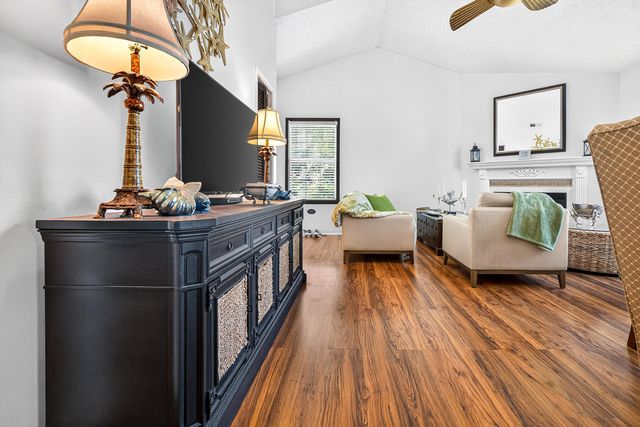 7921 Cricket Court E, North Charleston, SC 29418
