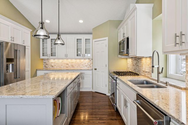 9487 208th Street W, Lakeville, MN 55044