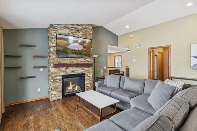 9487 208th Street W, Lakeville, MN 55044