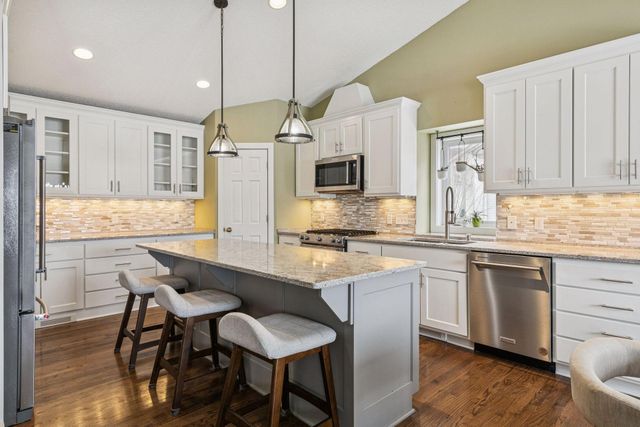 9487 208th Street W, Lakeville, MN 55044