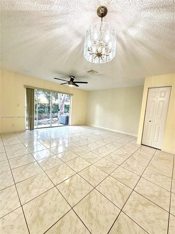8655 N Southgate Shores Cir, Tamarac, FL 33321