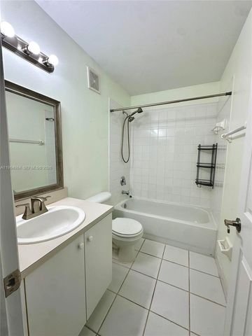 8655 N Southgate Shores Cir, Tamarac, FL 33321