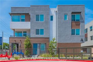 589 S Lyon St, Santa Ana, CA 92705
