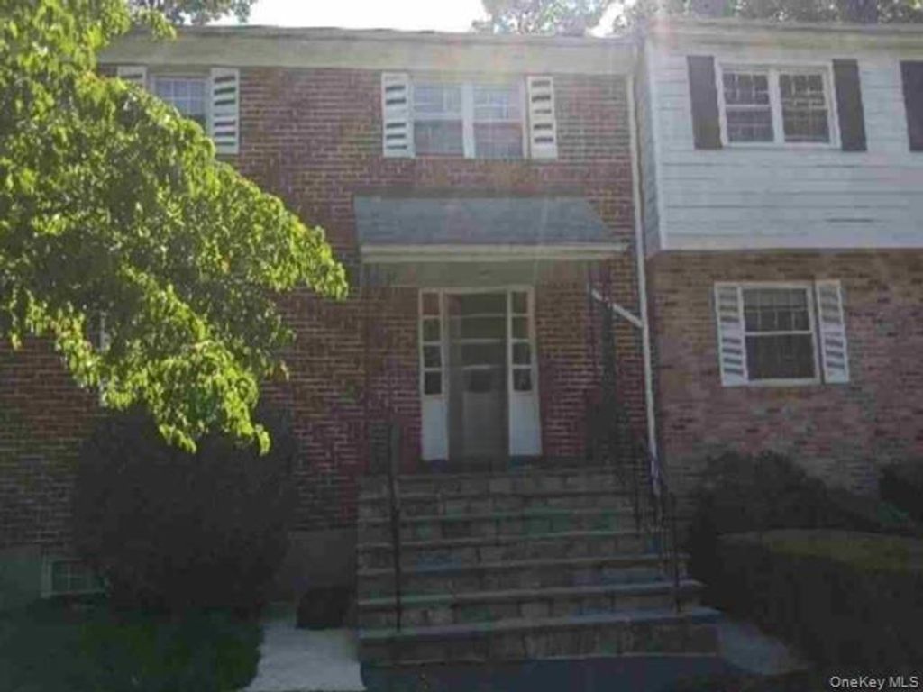 513 Woodland Hills Road, White Plains, NY 10603 — exterior