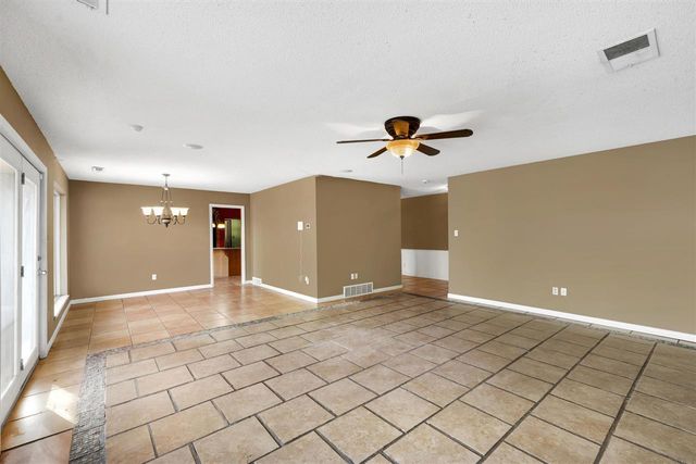 5104 NW Ash Ave, Lawton, OK 73505