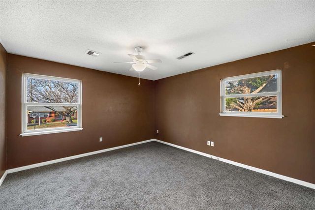 5104 NW Ash Ave, Lawton, OK 73505