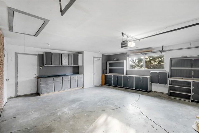 5104 NW Ash Ave, Lawton, OK 73505