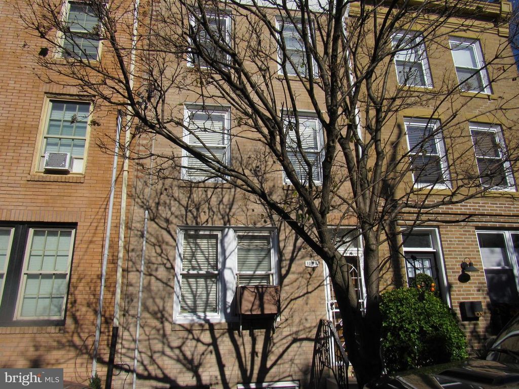 1033 CARPENTER ST, Philadelphia, PA 19147