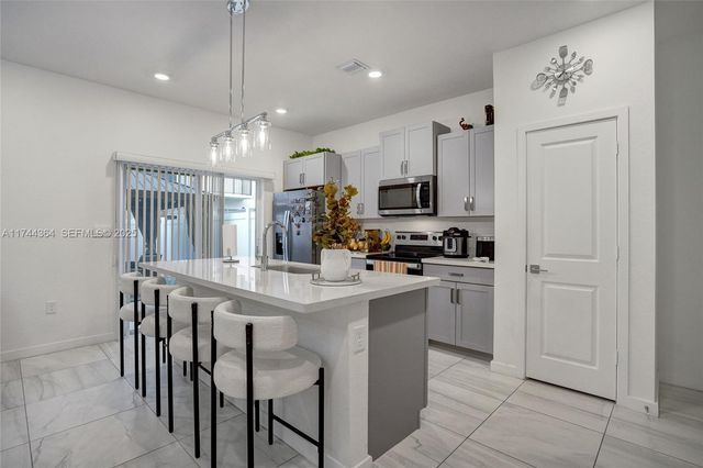 838 SE 17th Street, Homestead, FL 33034