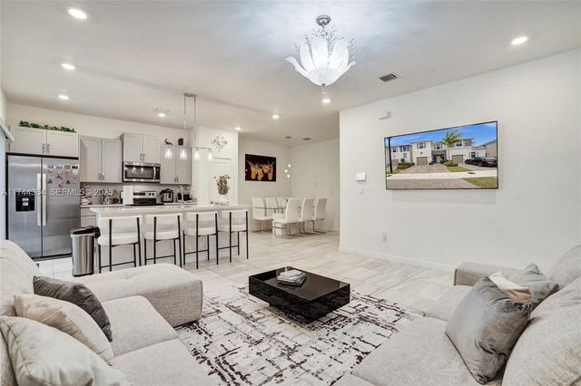 838 SE 17th Street, Homestead, FL 33034