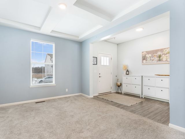 387 S Pointe Avenue, South Elgin, IL 60177